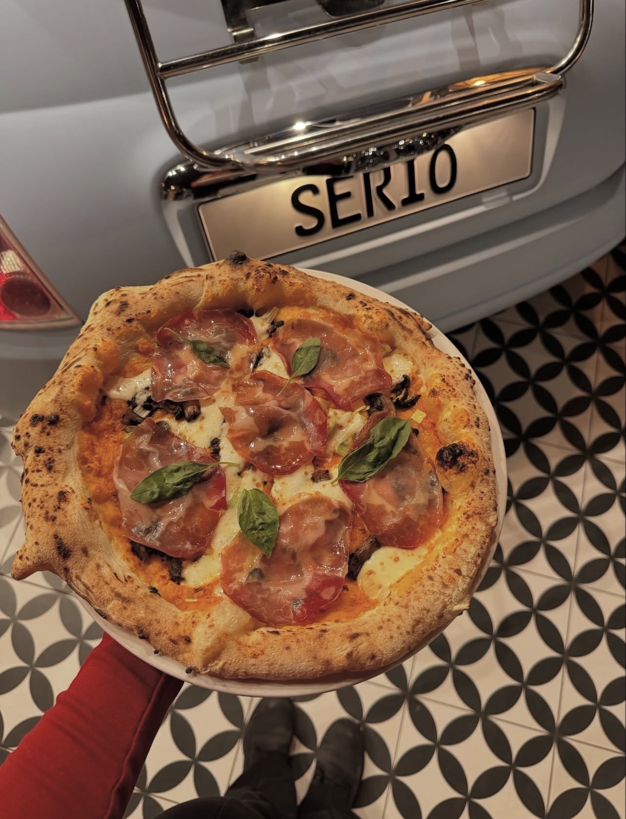 Pizza vor dem Serio Fiat 500